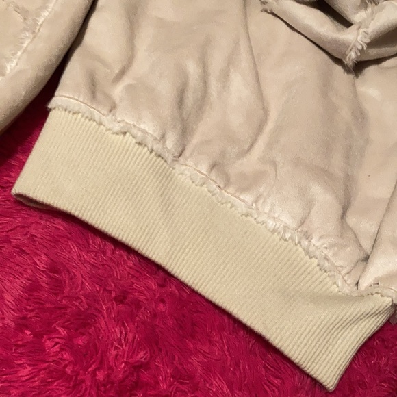 Candie’s Winter Coat - Picture 10 of 13